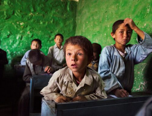 I bambini visti da Steve McCurry a Palazzo dei Priori di Fermo